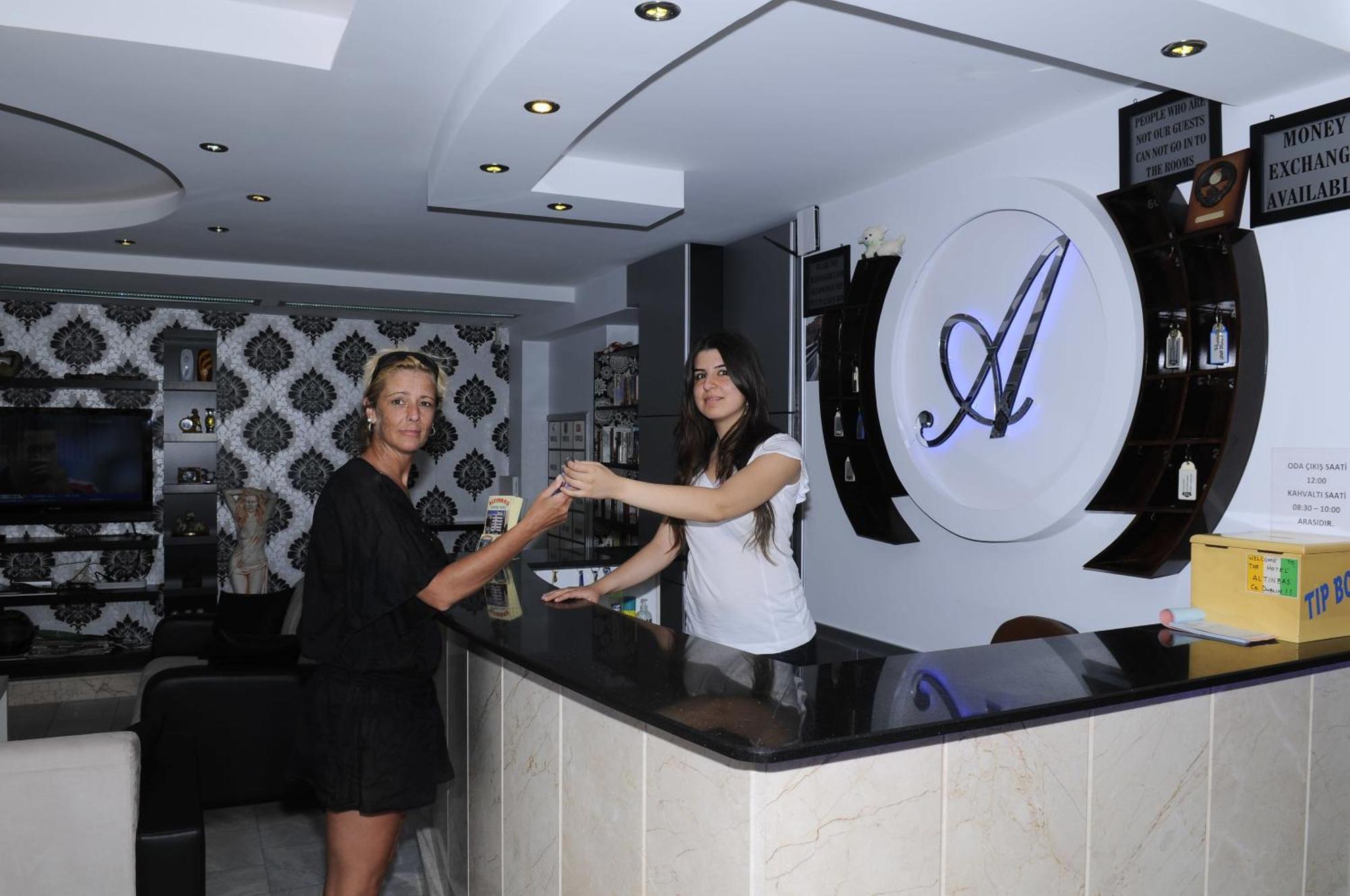 كوشاداسيه Altinbas Apart Hotel المظهر الخارجي الصورة